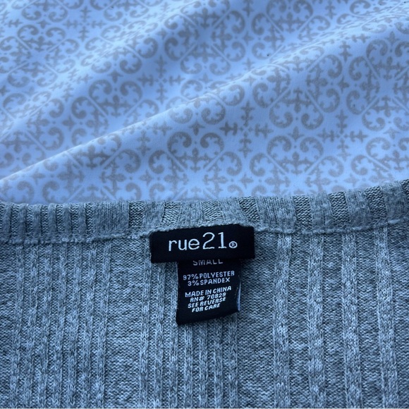 Rue21 Cropped Long Sleeve - Picture 3 of 3
